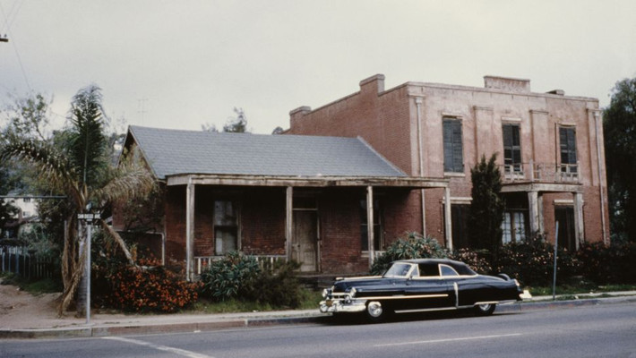 Whaley house, được xây dựng vào năm 1857, California. Tên cướp "Yankee Jim" Robinson đã treo cổ ở khu đất phía trước nhà trước khi ngôi nhà được xây dựng. Nhiều người sống trong căn nhà này chia sẻ thường nghe thấy tiếng bước chân nặng nề từ ủng của một người đàn ông cao lớn nào đó. Nguồn: Harvey Meston/Archive Photos/Getty Images.