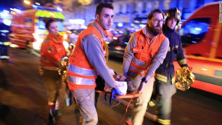 Loạt tấn công khủng bố tại Paris vào tối ngày 13/11 diễn ra tại 6 địa điểm, cướp đi sinh mạng của 129 người và khiến 352 người khác bị thương, trong đó hơn 90 người bị thương nặng.