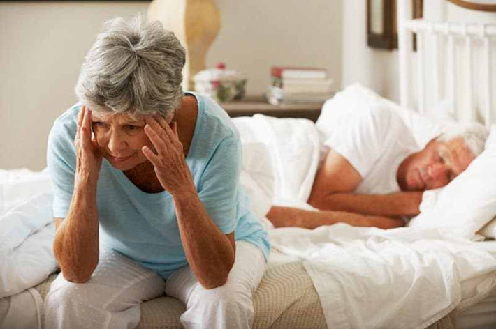 Người cao tuổi là một trong những đối tượng dễ bị đột quỵ khi thời tiết nắng nóng. Ảnh: khongnguduoc.