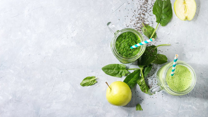 Carotenoids trong rau cải bó xôi hoạt động như chất chống oxy hóa trong cơ thể, giúp ngăn chặn sự tổn hại tế bào bởi các gốc tự do, ngăn ngừa ung thư phát triển.