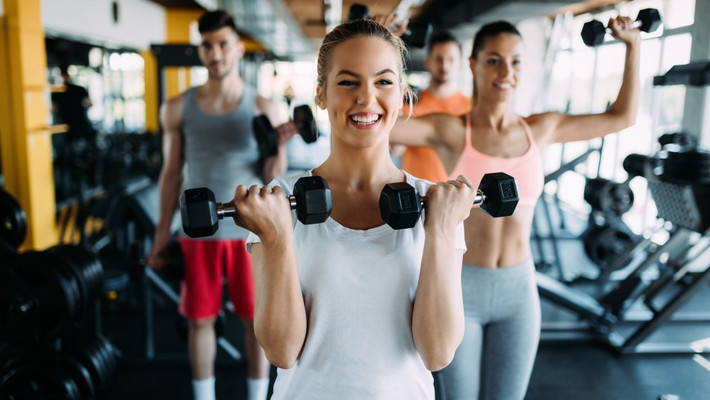 Rau cải bó xôi chứa nhiều nitrat, hỗ trợ xây dựng cơ bắp. Nó còn tăng cường cơ bắp thông qua hoóc môn ecdurrone.