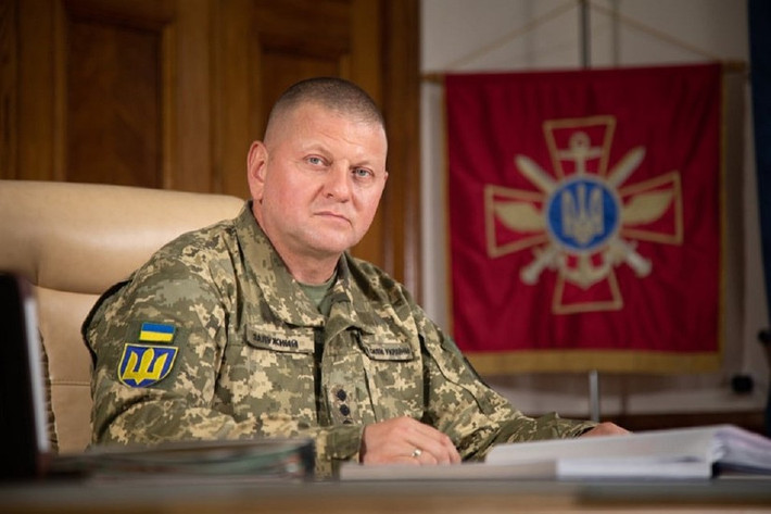 Sau đó, Tổng tư lệnh quân đội Ukraine Valery Zaluzny xác nhận rằng cây cầu thực sự bị tấn công bởi một chiếc thuyền không người lái cảm tử của Nga. Ông Valery Zaluzny đã thông báo cho Mark Milley, Chủ tịch Hội đồng Tham mưu trưởng Liên quân Mỹ, đồng thời bày tỏ lo ngại về việc Nga sử dụng các phương tiện nổi không người lái, gây ra mối đe dọa đối với vận tải dân sự ở Biển Đen".