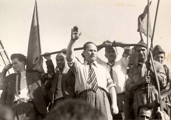 Vào ngày 23/8/1944, với việc Hồng quân xuyên thủng hệ thống phòng thủ của Đức trong Cuộc tấn công Jassy-Kishinev, Vua Michael I của Romania đã lãnh đạo một cuộc đảo chính thành công chống lại phe Trục với sự hỗ trợ của các chính trị gia đối lập, hầu hết quân đội và dân thường do phe cộng sản lãnh đạo.