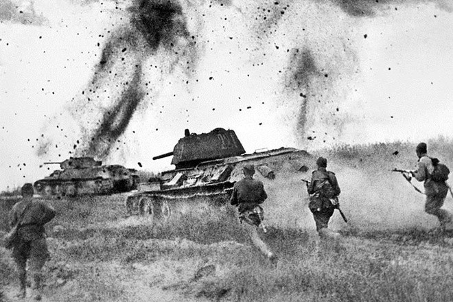 Lãnh tụ Liên Xô Joseph Stalin từng được cho là có câu nói rất nổi tiếng rằng: “Để đánh bại chủ nghĩa phát xít, Anh hy sinh thời gian, Mỹ hy sinh tiền bạc và Liên Xô hy sinh xương máu”.