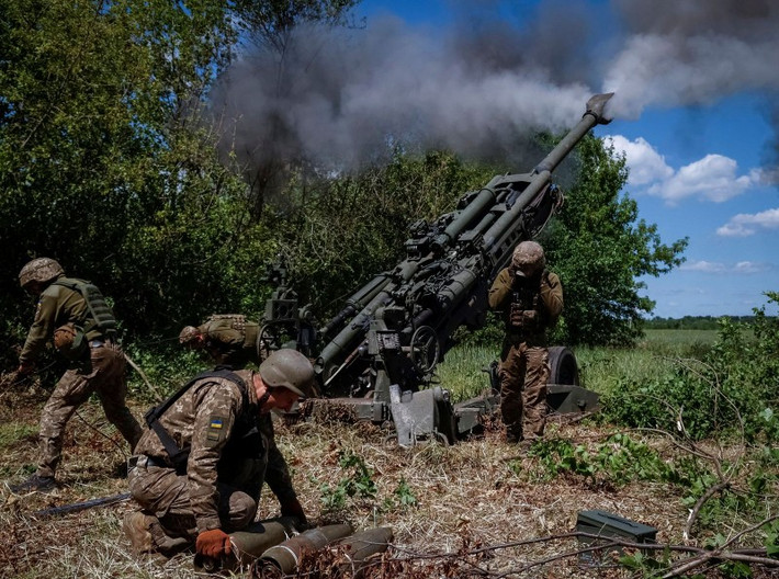 Theo RIA Novosti, Estonia cũng có kế hoạch cung cấp cho Ukraine toàn bộ số pháo 155mm mà nước này đang sở hữu, trong khi Bộ Quốc phòng Pháp cũng tuyên bố sẽ cung cấp cho Ukraine thêm 12 khẩu pháo tự hành Caesar nữa mà Pháp đã cung cấp 18 khẩu Caesar trước đó.