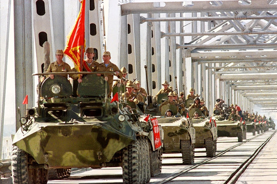 Quân đội Liên Xô buộc phải tiến hành cuộc chiến tranh ở Afghanistan từ năm 1979. Trong suốt cuộc chiến, quân đội Liên Xô hoạt động khá thành công và hoàn toàn có thể giành được tất cả các mục tiêu đặt ra, nếu lực lượng Taliban ở Afghanistan không nhận được viện trợ từ Mỹ và các đồng minh NATO.