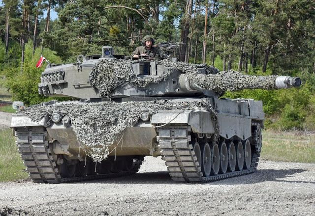 Trong quân đội Cộng hòa Liên bang Đức, Leopard 1 đã chính thức ngừng hoạt động trong biên chế các lực lượng tăng - thiết giáp vào năm 2003 và nó được thay thế bởi loại xe tăng Leopard 2 - thứ vũ khí được các chuyên gia quân sự đánh giá là loại xe tăng hiện đại nhất trên thế giới hiện nay. Nguồn ảnh: Pinterest.