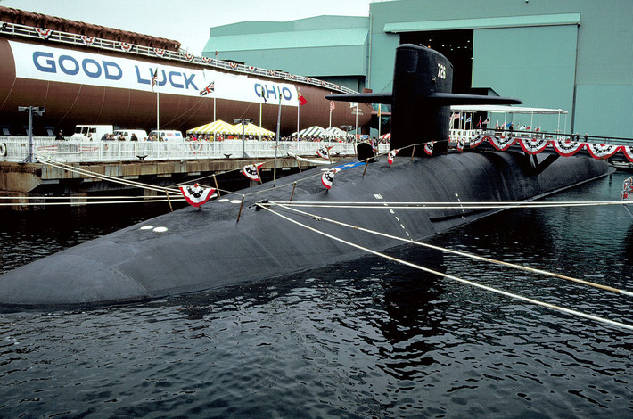 Thứ ba là tàu ngầm hạt nhân mang tên lửa đạn đạo (SSBN), Hải quân Mỹ hiện duy trì 12, trên tổng số 14 chiếc SSBN lớp Ohio. Mỗi chiếc SSBN có thể mang 24 tên lửa đạn đạo Trident II D5; mỗi tên lửa Trident II D5 có thể mang 4 đầu đạn. Hơn 60% hoạt động tuần tra của tàu ngầm SSBN là tại Thái Bình Dương.