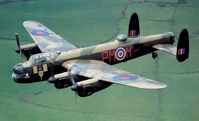 Đến năm 1942, công nghệ máy bay đã có những tiến bộ vượt bậc, nên Hawker Hurricane không còn giữ vai trò là máy bay đánh chặn. Nó vẫn tiếp tục chứng minh giá trị là máy bay chiến đấu ném bom và chống tăng trên chiến trường.