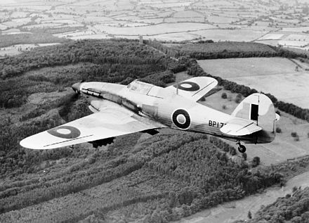 Máy bay đánh chặn Hawker Hurricane, chủ yếu được xây dựng từ khung bằng gỗ bọc vải, nhưng lại cho hiệu suất chiến đấu rất cao. Nó là một trong số ít những máy bay, có thể chống chọi lại chiến đấu cơ BF-109 của Đức, trong trận đại không chiến trên bầu trời miền nam nước Anh. Trong quá trình chiến đấu, Hawker Hurricane chiếm đến 55% số máy bay Đức bị bắn rơi.