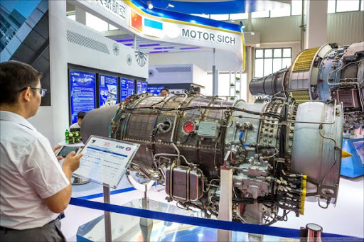 Và sẽ hoàn toàn không có lợi cho cả Mỹ và Nga, nếu Trung Quốc có thể thu hẹp "khoảng cách khá lớn này", trong ngành công nghiệp động cơ máy bay của Trung Quốc. Và Mỹ ngay lập tức, sử dụng "sức mạnh mềm" của mình, bí mật ngăn cản thương vụ này; vụ việc trên đồng thời đã gây lên làn sóng "phẫn nộ" tại Trung Quốc. Nguồn ảnh: QQ.