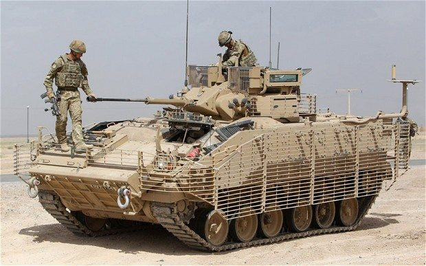 Những người chỉ trích cáo buộc quân đội Anh phát triển một loại pháo mới cho Warrior là quá lãng phí, vì loại xe này không thể đáp ứng được yêu cầu của chiến tranh hiện đại. Không chịu được những chỉ trích, việc nâng cấp số Warrior chấm dứt.