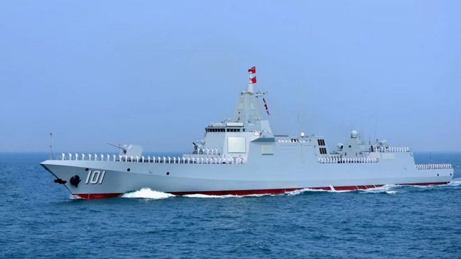 Tàu khu trục lớp Type 055 (còn được gọi là lớp Renhai), là lớp tàu khu trục mang tên lửa dẫn đường, được thiết kế tàng hình. Đây là tàu mặt nước được thiết kế đa nhiệm vụ, nhưng tập trung vào nhiệm vụ phòng không hạm đội và chống ngầm; tính năng vượt trội so với các tàu chiến của Trung Quốc trước đây.