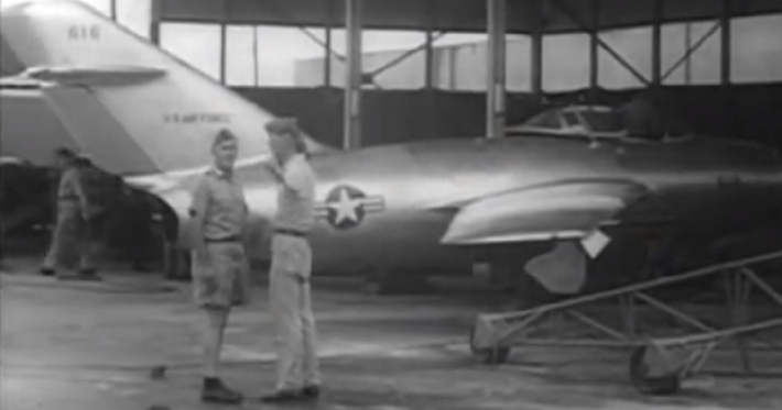Sau một trận không chiến ở phía tây bắc Bình Nhưỡng vào ngày 9/7/1951, một chiếc MiG-15 của Triều Tiên bị rơi ở vùng nước nông ngoài khơi bờ biển phía tây Triều Tiên. Máy bay trinh sát của Anh đã tìm thấy chiếc MiG-15, nhưng một đội thu hồi của Không quân Mỹ đã không thể lấy nó.