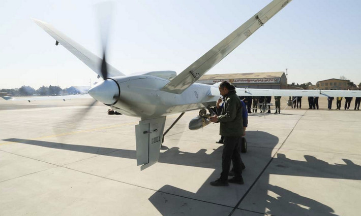 Về động cơ, UAV Predator được trang bị động cơ piston bốn xi-lanh, UAV Reaper sử dụng động cơ phản lực cánh quạt; còn UAV Kaman-22 của Iran sử dụng động cơ cánh quạt đẩy; nhưng chưa rõ là công ty nào, có thể sản xuất loại động cơ giúp UAV Kaman-22 bay xa như vậy?