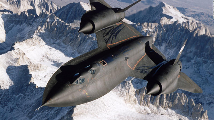 Máy bay do thám SR-71 là loại phi cơ nhanh nhất và cao nhất từng được phát triển. Những chiếc SR-71, đã thực hiện nhiều cuộc xâm nhập vào không phận của Liên Xô, Triều Tiên và các đối thủ của phương Tây khác.