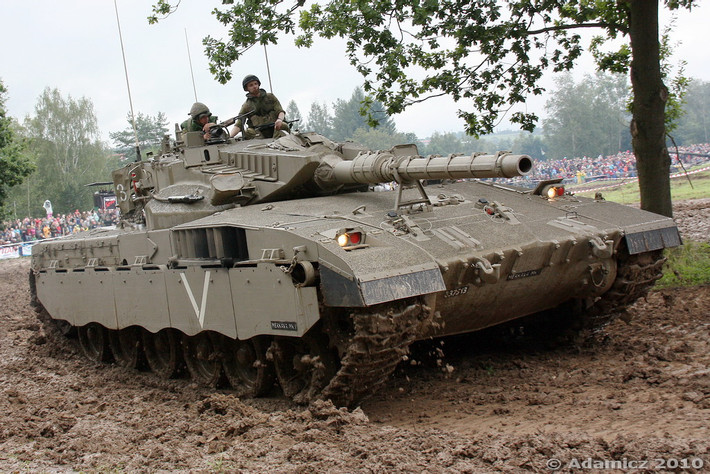 Xe tăng chủ lực Merkava của Israel, là một trong những loại xe tăng có thiết kế tốt nhất từng được sản xuất. Các cuộc chiến tranh thường xuyên của Israel, đã tạo ra một nguồn kinh nghiệm chiến đấu phong phú, dẫn đến các phiên bản Merkava ngày càng được cải tiến.