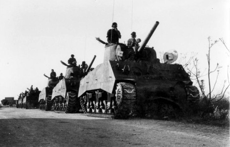 Sau khi nhà nước Israel được thành lập vào năm 1948, Lực lượng Phòng vệ Israel (IDF) cũng ra đời, để bảo vệ nhà nước Do Thái non trẻ. Lúc này lực lượng tăng, thiết giáp của IDF được chắp vá từ nhiều nguồn, nhưng đã góp phần quan trọng vào việc giữ vững nhà nước Do Thái.