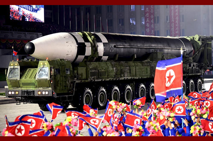Đặc biệt, tên lửa Hwasong-16 không thể di chuyển đi xa, mà chỉ có thể dựa vào những đường quốc lộ có sẵn; như vậy các hệ thống trinh sát của Mỹ, Hàn Quốc và Nhật Bản có thể phán đoán được các trận địa phóng, hoặc hầm cất dấu của loại tên lửa "quái vật" này.