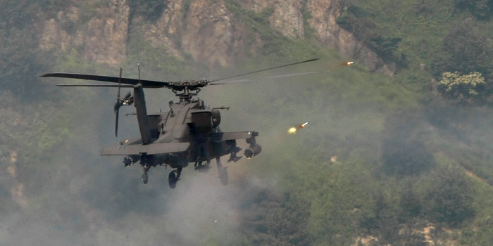 Một nhà báo của tờ Defense News, đã chứng kiến cuộc thử nghiệm tổ hợp Apache - Spike của Quân đội Mỹ, tại Bãi thử nghiệm Yuma, vào tháng 8/2019, trong điều kiện địa hình hiểm trở; chiếc AH-64 thử nghiệm nấp sau khe một quả núi, có chiều cao 490 mét và ngắm mục tiêu là mô hình hệ thống phòng không tầm thấp Pantsir S-1 ở sườn dốc đối diện.