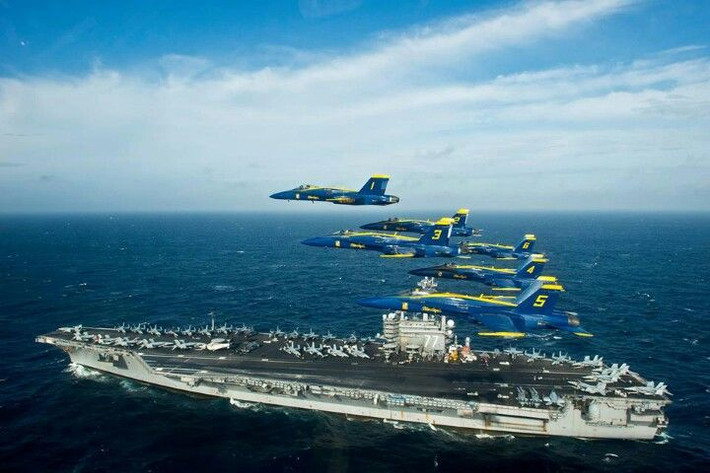 Tốc độ cất cánh của máy bay trên tàu USS Eisenhower rất cao, trên đường băng được bố trí 4 máy phóng hơi nước, được sử dụng khi máy bay cất cánh. Tỷ lệ phóng là 1 máy bay là 20 giây, chỉ 7 - 8 phút có thể cất cánh được 1 phi đội. Mỗi ngày có thể xuất kích trên 200 lượt máy bay, thực hiện nhiệm vụ tấn công tầm xa.