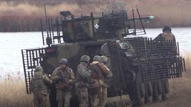 Theo tin các nguồn tin quân sự, quân đội Ukraine vừa tiến hành cuộc tập trận quân sự ở gần bán đảo Crimea. Người đứng đầu lực lượng liên hợp của Ukraine cho biết, các binh sĩ và vũ khí đã được triển khai, diễn tập để đẩy lùi sự xâm lược của kẻ địch.