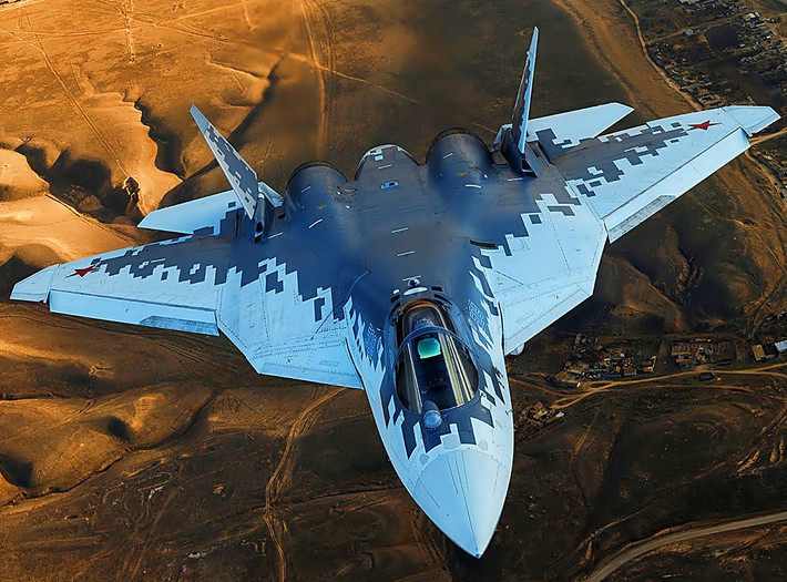 Do bố trí khí động học tuyệt vời, tốc độ bay siêu âm của máy bay chiến đấu Su-57 lên tới Mach 2 mà không cần đến bật chế độ đốt sau. Tầm bay của máy bay có thể đạt 3.500 km khi bay ở tốc độ cận âm.