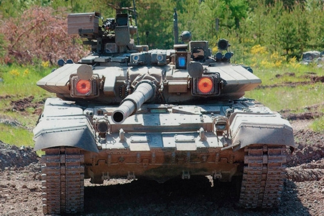 Hiện nay Lục quân Nga đang sở hữu 500 chiếc T-90 (gồm các phiên bản T-90 và T-90A); trong đó 400 chiếc có thể hiện đại hóa lên phiên bản T-90M. Tuy nhiên việc hiện đại hóa hàng trăm chiếc xe tăng, đòi hỏi kinh phí tương đối lớn.