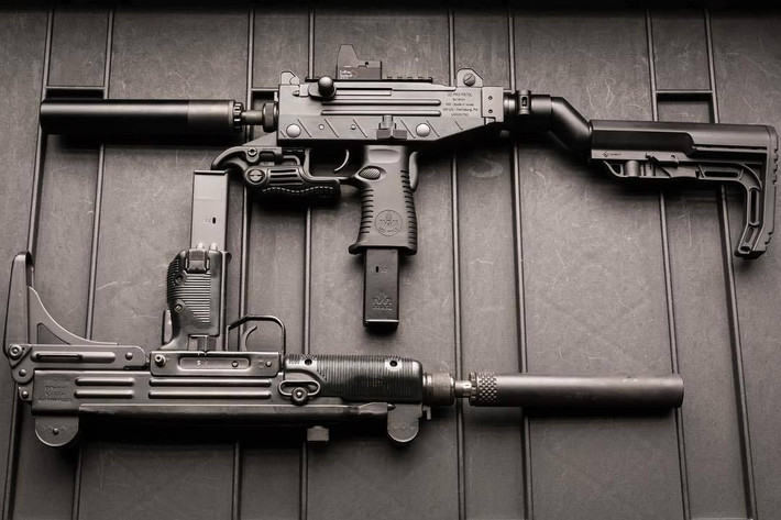 Vẫn dựa trên thiết kế ban đầu của Uzi, nhưng Uzi PRO sử dụng các vật liệu hiện đại, cùng với các tính năng công nghệ tiên tiến. Đây là phiên bản ngắn và nhỏ gọn, có thiết kế tiện dụng hiện đại, để cải thiện khả năng kiểm soát tốc độ bắn và độ chính xác.