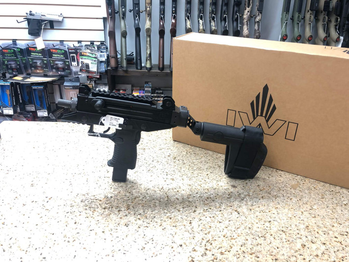 Uzi PRO vẫn áp dụng phương pháp lên đạn phản lực truyền thống, nòng súng cố định chặt để tăng độ an toàn cùng với độ chính xác như các phiên bản trước. Uzi PRO vẫn sử dụng đạn 9x19mm (9mm NATO), chiều dài nòng 170 mm, 210 mm và 240 mm.