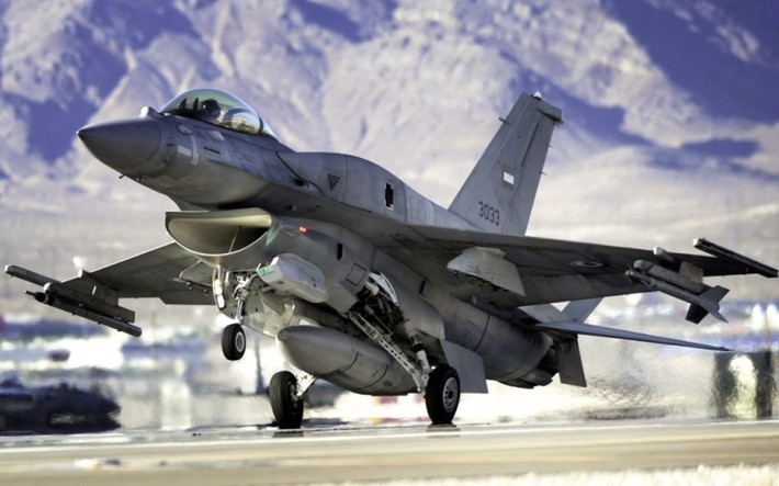 Lực quá tải tối đa (G) của MiG-23 là 5,5 so với F-16 là 9, lý do là khung thân của F-16 có cấu tạo vững chắc hơn; cùng với phần mềm điều khiển bay, cho phép F-16 có những pha cơ động "cực đoan", mà phi công không phải có trình độ quá cao.