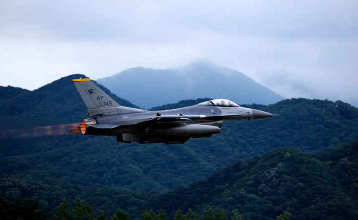 Mặc dù lợi thế của F-16 không áp đảo so với MiG-23, nhưng F-16 của Hàn Quốc có khả năng chiếm ưu thế so với MiG-23 của Triều Tiên, do số F-16 của Hàn Quốc được thường xuyên nâng cấp; đồng thời trong chiến đấu, F-16 của Hàn Quốc, được hỗ trợ tốt hơn từ các phương tiện như máy bay cảnh báo sớm và các radar công suất lớn.