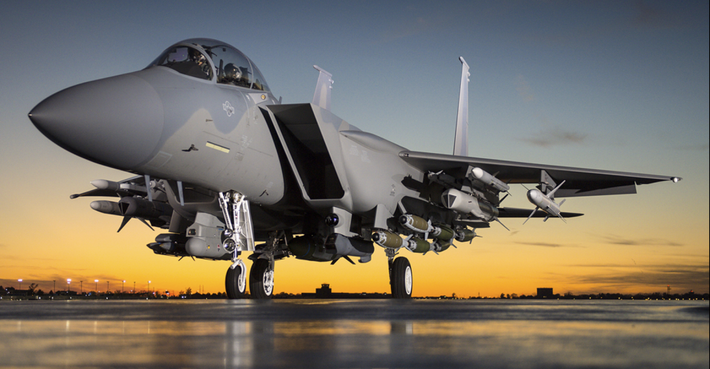 Trong lúc Mỹ đã có được Su-27 của Nga sau Chiến tranh Lạnh, thì chưa đối thủ nào của Mỹ có được phiên bản tương tự của mẫu tiêm kích này, đó là F-15C Eagle. Mặc dù Nga và Trung Quốc đều đã có cơ hội tiếp cận hạn chế với mẫu F-16, nhưng F-15 là mẫu máy bay mới chỉ được xuất khẩu sang 3 quốc gia.