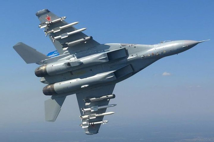 Đầu tiên là tiêm kích chiến đấu hạng trung thế hệ 4 ++ MiG-35, máy bay lần đầu tiên được đưa vào biên chế Không quân Nga vào tháng 7/2019 và được phát triển chủ yếu cho thị trường xuất khẩu, để kế nhiệm các máy bay chiến đấu MiG-21, MiG-23 và MiG-29 trong các phi đội chuyên xuất khẩu.
