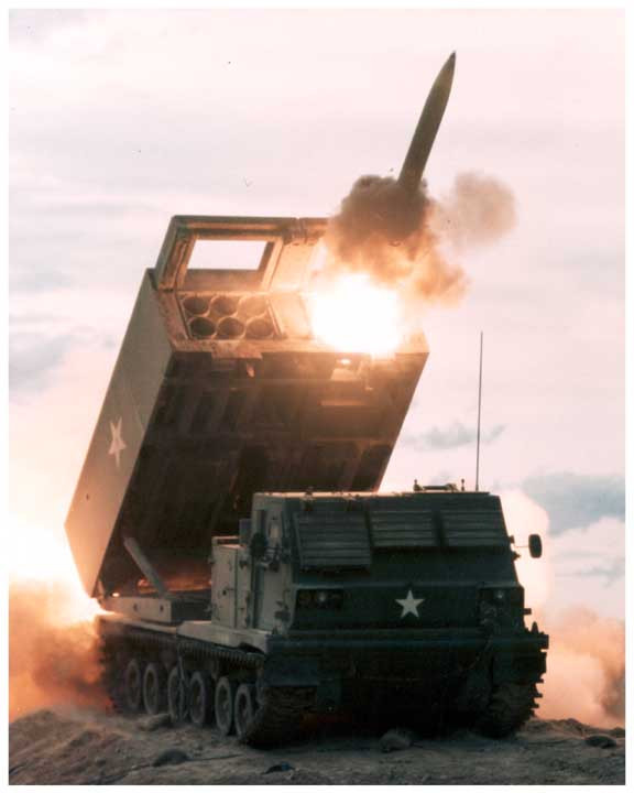 Được thiết kế dựa trên bộ khung của xe chiến đấu M-2 Bradley, hệ thống Smasher có thể mang cùng lúc 12 đạn rocket 227 mm. Một tổ hợp ba xe Smasher đủ sức phóng tới hơn 23 nghìn quả đạn chùm. Số đạn này chỉ mất 1 phút để tới mục tiêu và sẽ tiêu diệt mọi kẻ địch trong diện tích 1 km vuông.
