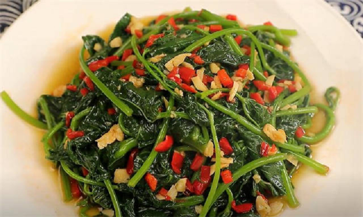 Cách làm món rau khoai lang trộn rất đơn giản, ăn vừa miệng, đặc biệt thơm ngon, bạn nào thích thì có thể làm thử tại nhà nhé. (Nguồn: ABLW)