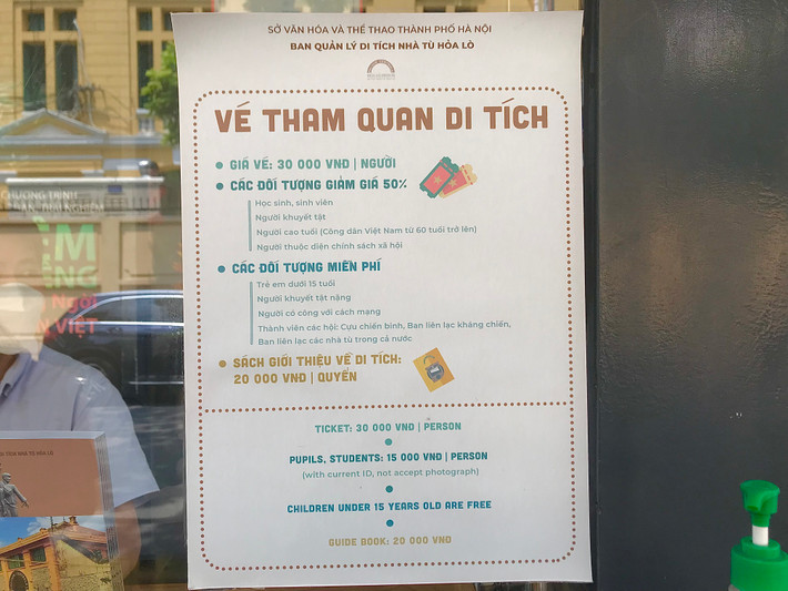 Hiện nay, các tour khám phá di tích lịch sử Nhà tù Hoả Lò đã "cháy vé" đến hết tháng 9 và số lượng người xếp hàng chờ đăng ký vẫn tăng lên mỗi ngày.