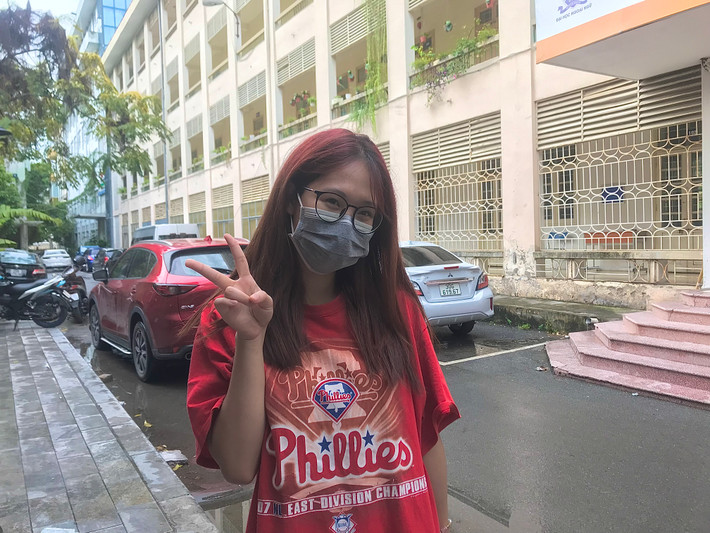 "Theo em quyền trượng không mang ý nghĩa thể hiện quyền lực gì cả, nó được dùng trong những ngày lễ quan trọng của trường đại học là bình thường. Có rất nhiều trường đại học trên thế giới đều làm điều đó" - Bạn Mai Anh, sinh viên năm nhất trường Đại học Kinh tế chia sẻ.