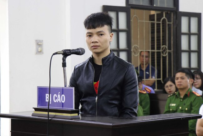 Ngày 2/4/2019, Khá Bảnh bị công an tỉnh Bắc Ninh bắt giữ vì hành vi đánh bạc và tổ chức đánh bạc. Qua xét nghiệm, Khá dương tính với chất ma túy. (Ảnh: Công luận)