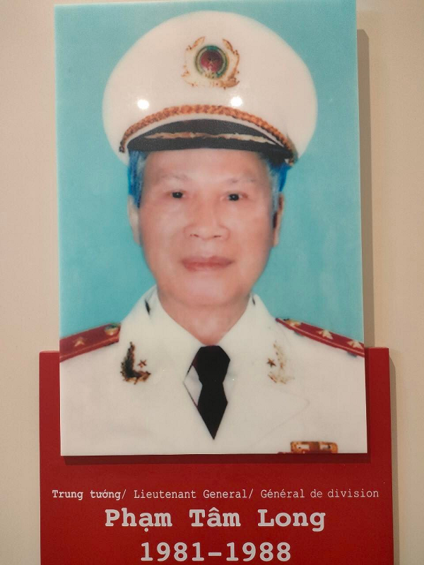 Trung tướng Phạm Tâm Long sinh năm 1928. Quê quán: Sơn Đà, Ba Vì, Hà Nội. Chức vụ: Giám đốc Sở Công an, CATP Hà Nội từ năm 1981 – 1988, sau là Thứ trưởng thường trực Bộ Nội vụ (nay là Bộ Công an)