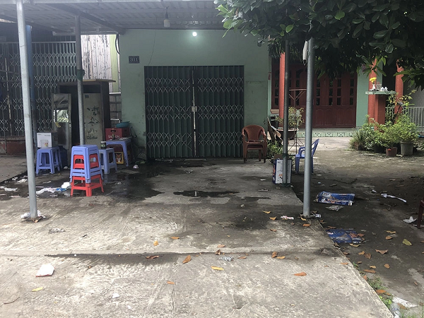 Nổ súng tại tiệc sinh nhật, một người chết: Hiện trường vụ việc là khu vực sân của một khu nhà trọ đóng tại ấp 3, xã Mỹ Phú, huyện Thủ Thừa. Trước đó, chiều tối 15/8 tại địạ điểm trên có khoảng 20 thanh niên nam nữ tham gia tiệc sinh nhật của một người sinh sống trong khu trọ. Đến 21h, khi hầu hết đã say, một số người xảy ra mâu thuẫn, ẩu đả. Lúc này có tiếng súng nổ khiến N.P.D (31 tuổi, ngụ xã Bình Thạnh, huyện Thủ Thừa) tử vong và 2 người khác bị thương, những người tham gia buổi tiệc bỏ chạy tán loạn. Hiện vụ việc đang được công an điều tra làm rõ.