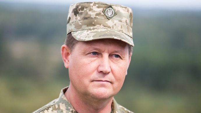 Thứ ba, Tổng thống Zelensky đã thay tướng trong chiến đấu và Quân đội Ukraine có thể tự nguyện rút lui. Vào ngày 26/2, Tổng thống Zelensky quyết định cách chức tướng Moskalev, chỉ huy Lực lượng tác chiến chung ở Miền Đông Ukraine.