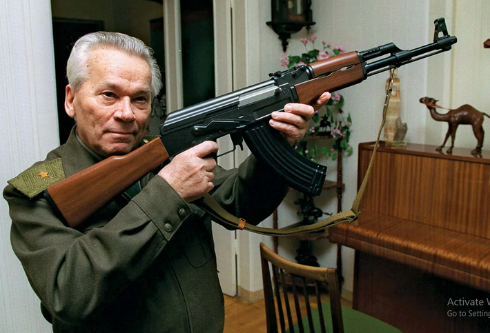  Súng trường tấn công Kalashnikov được coi là một trong những thương hiệu Nga dễ nhận biết nhất trên thế giới. Tuy nhiên, không phải mọi khẩu súng giống Kalash đều được sản xuất tại Nga.