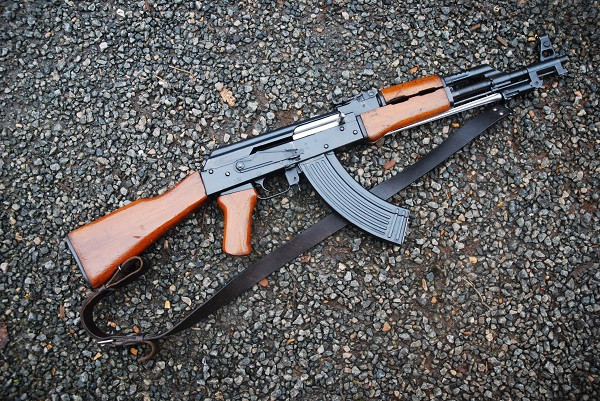 Phiên bản Type-56 không có ren ở đầu nòng súng như phiên bản AK-47 để lắp loa giảm giật hoặc bịt đầu nòng để bắn đạn hơi. Một chút khác biệt so với AK-47 nữa là phần báng súng, do tầm vóc của người Trung Quốc thấp hơn người Nga, nên các nhà sản xuất hơi chếch phần báng súng xuống.