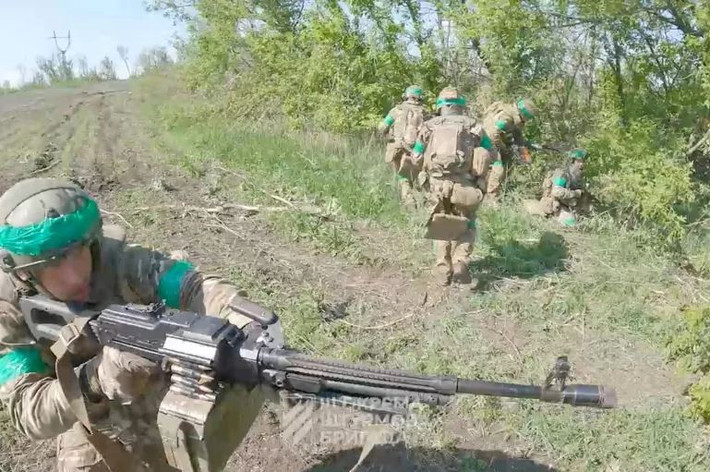 Đồng thời, quân đội Ukraine không có thời gian để phản ứng với những thay đổi của tình hình và những đơn vị Ukraine tham gia tấn công, ít có cơ hội tiến sâu hơn nữa, dựa trên những thành công do chính họ đạt được.
