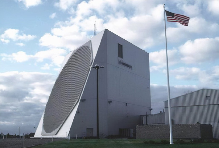 Gần đây, Mỹ lần đầu tiên triển khai hệ thống " radar phân biệt tầm xa" mới ở bang Alaska. Một quan chức cấp cao của cơ quan Phòng thủ tên lửa Mỹ tuyên bố rằng, loại radar mới này "sẽ cung cấp cho lực lượng Phòng thủ tên lửa Mỹ những khả năng vô song".