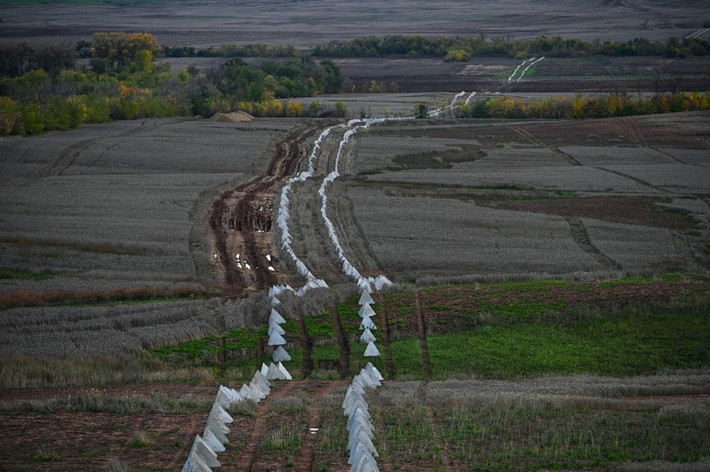 Còn theo tờ "Bild" của Đức, sau 13 tuần làm việc “chăm chỉ” và hy sinh to lớn, quân đội Ukraine cuối cùng đã tiếp cận "Tuyến phòng thủ Sulovkin", sau khi tiến vào làng Rabotino, quân Ukraine đã tiếp cận Verbove. Và hàng rảo "răng rồng" chỉ chặn được binh sĩ Ukraine trong một ngày.