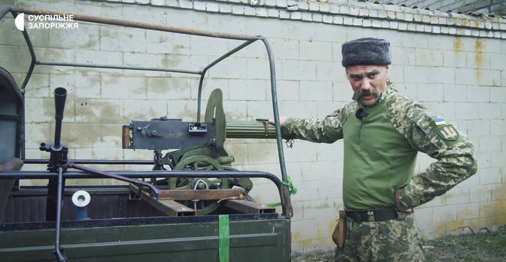 Trong cuộc xung đột Ukraine, súng máy Maxim tái xuất một lần nữa chứng tỏ việc thiếu vũ khí trầm trọng của các lực lượng vũ trang Ukraine. Loại vũ khí cổ điển này được trang bị cho lực lượng phòng vệ (hay còn gọi là dân quân tự vệ) với số lượng lớn, được lắp trên xe bán tải và các phương tiện cơ giới khác để giải quyết vấn đề khó khăn khi di chuyển.