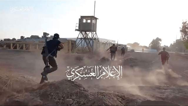 Những vũ khí như thế này đã là “hỏa lực mạnh nhất” mà Hamas có thể sản xuất. Ngoài ra, Hamas còn tuân thủ quan điểm “lấy vũ khí địch đánh địch”, xé nát tuyến phòng thủ của Israel trong cuộc tấn công, sau đó tập trung tấn công căn cứ quân sự Israel để lấy vũ khí, tăng cường sức mạnh của mình.