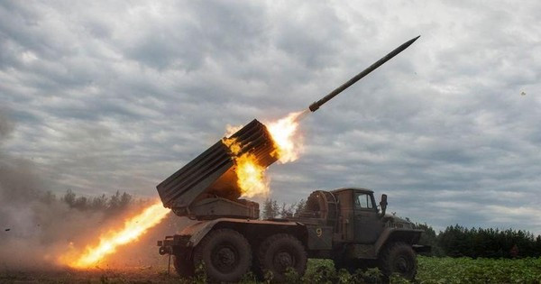 Pháo phản lực như BM-14, BM-21 của Liên Xô (cùng thế hệ với Type 63), có khả năng phóng nhiều đạn trong một loạt phóng, thời gian bắn một loạt đạn nhanh hơn. Tuy nhiên pháo phản lực của Liên Xô có kích thước lớn hơn và khả năng cơ động kém hơn; thời gian nạp đạn lâu hơn.